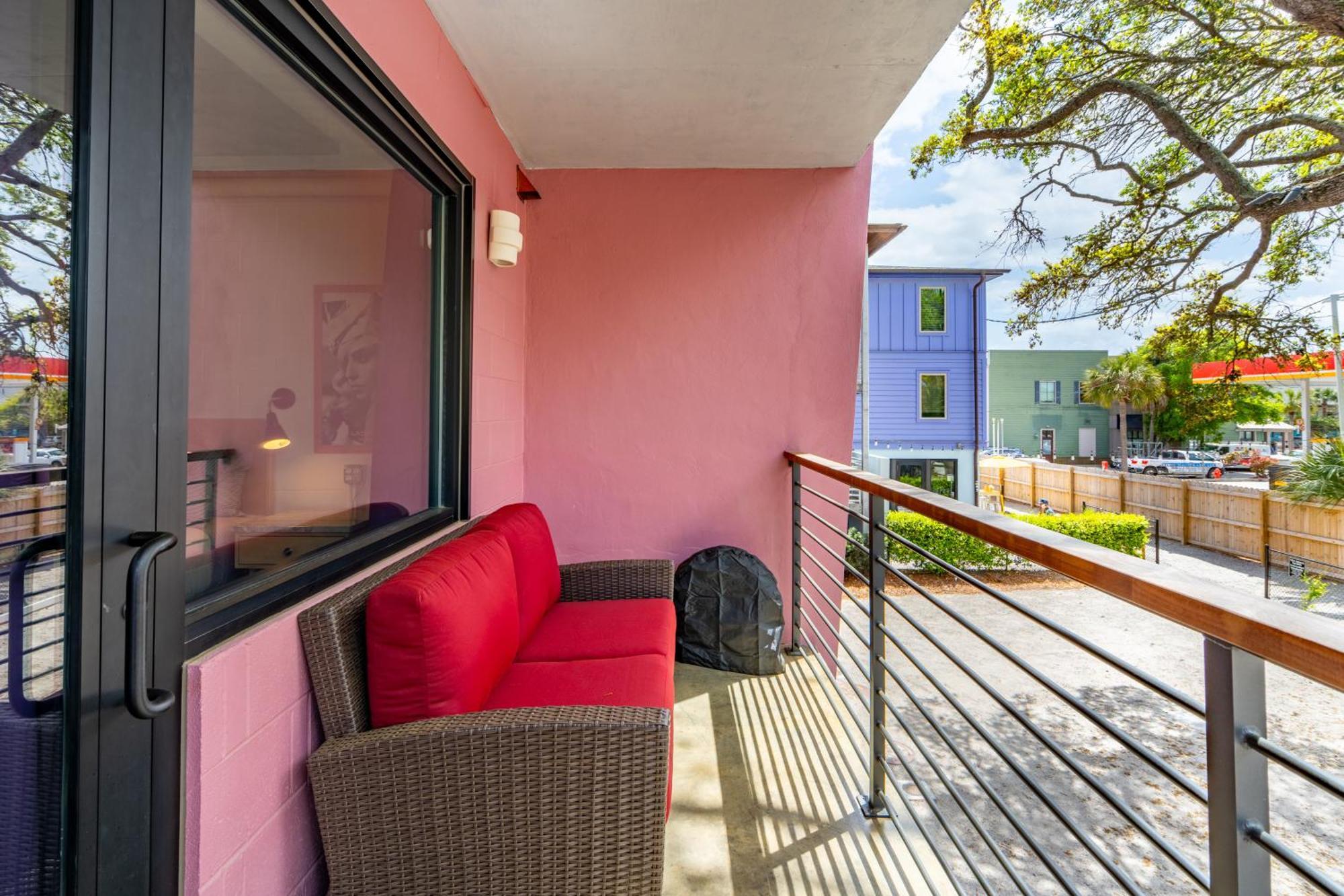 Boutique Vera Hotel In The Heart Of Folly Beach Kültér fotó