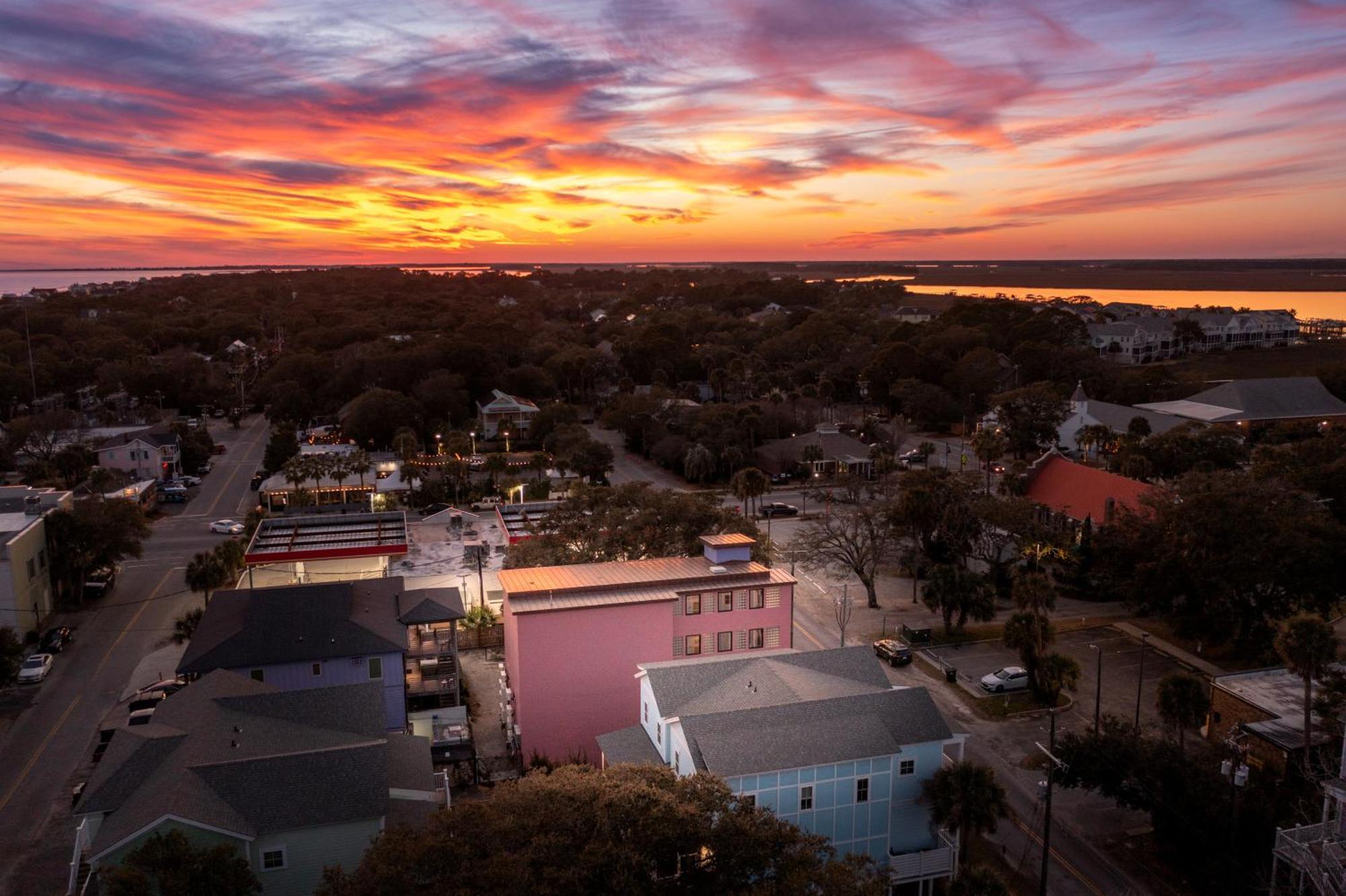 Boutique Vera Hotel In The Heart Of Folly Beach Kültér fotó