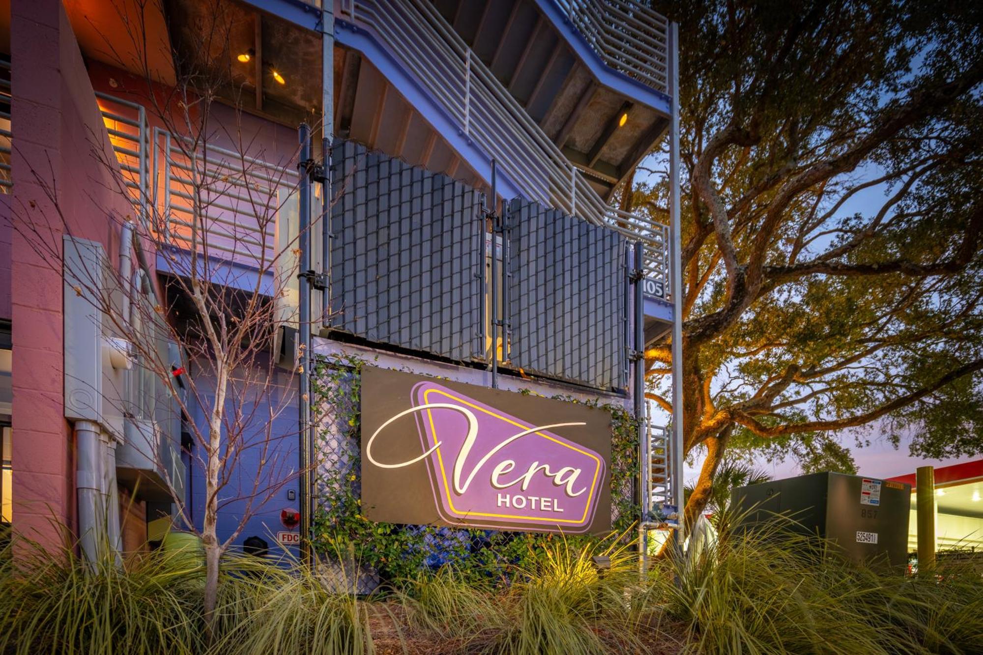Boutique Vera Hotel In The Heart Of Folly Beach Kültér fotó